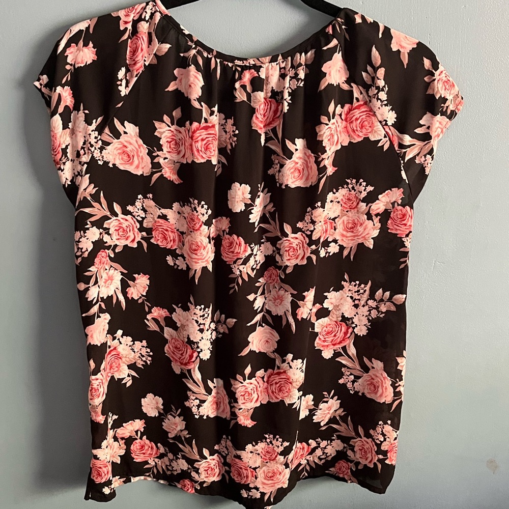 SELLING FOREVER 21 TOP FOR WOMEN SIZE SMALL COLOR FLORAL